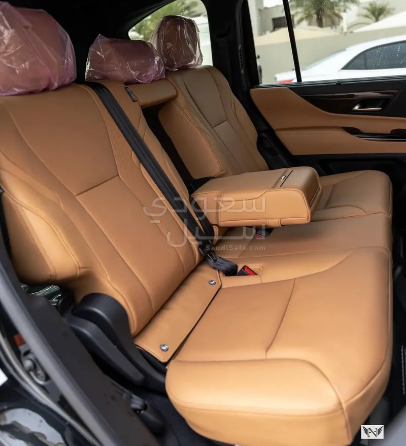 2025 لكزس إل إكس 600