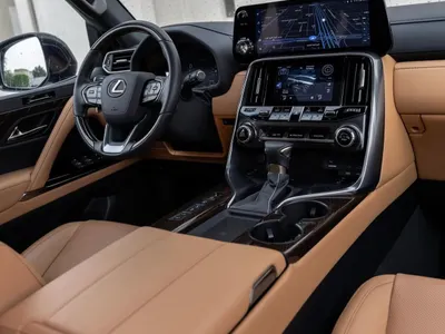2025 لكزس إل إكس 600