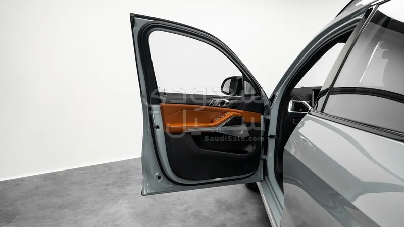 2025 بي ام دبليو الفئة اكس 7 إم كت