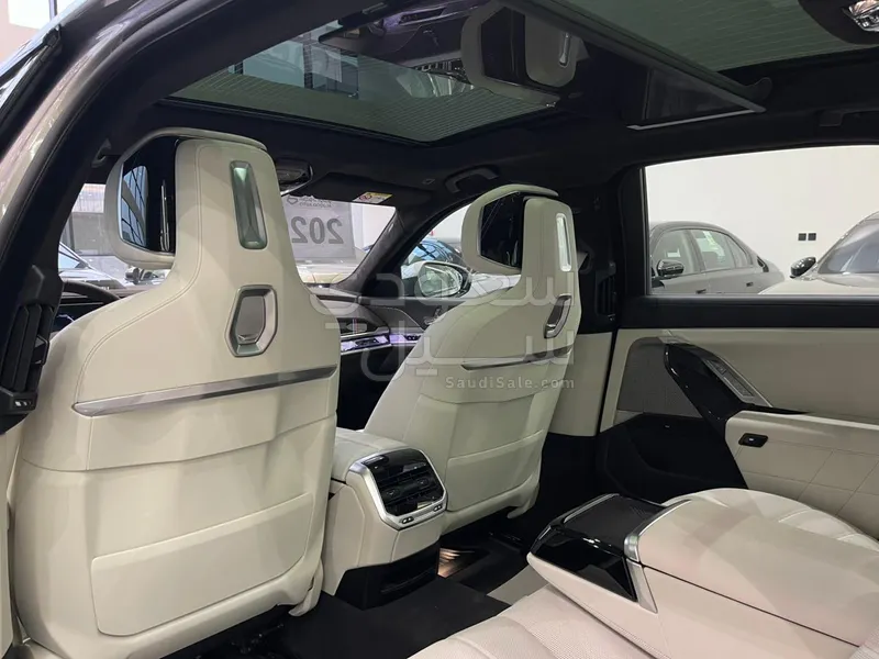 2026 بي ام دبليو الفئة السابعة 735أي