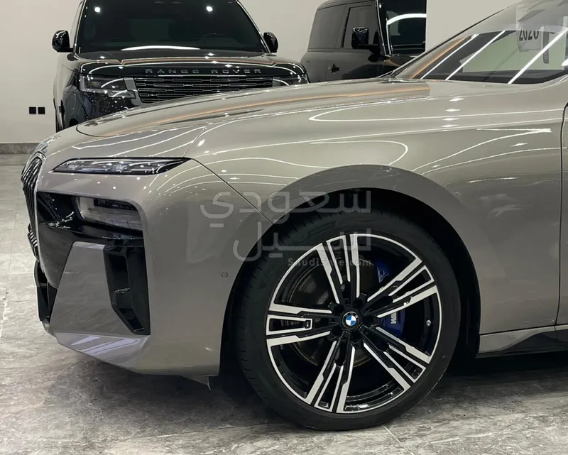 2026 بي ام دبليو الفئة السابعة 735أي