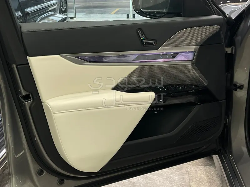 2026 بي ام دبليو الفئة السابعة 735أي