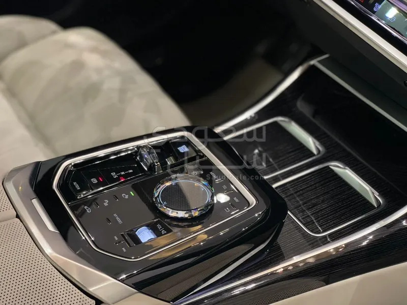 2026 بي ام دبليو الفئة السابعة 735أي