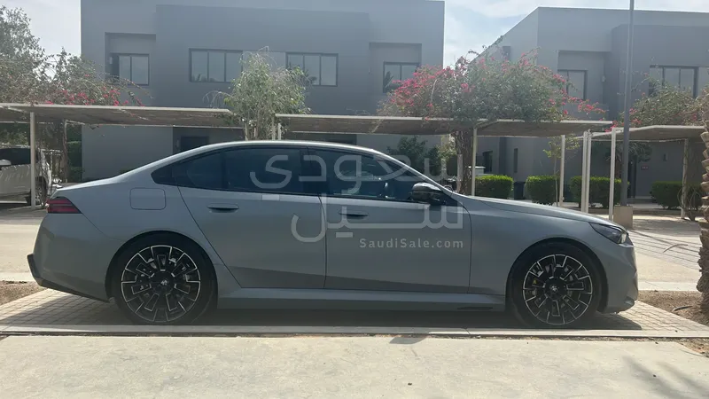 2025 بي ام دبليو الفئة ام إم 5