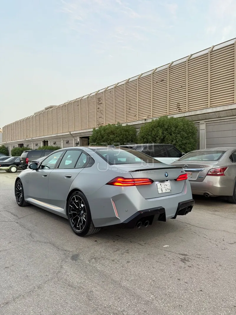 2025 بي ام دبليو الفئة ام إم 5