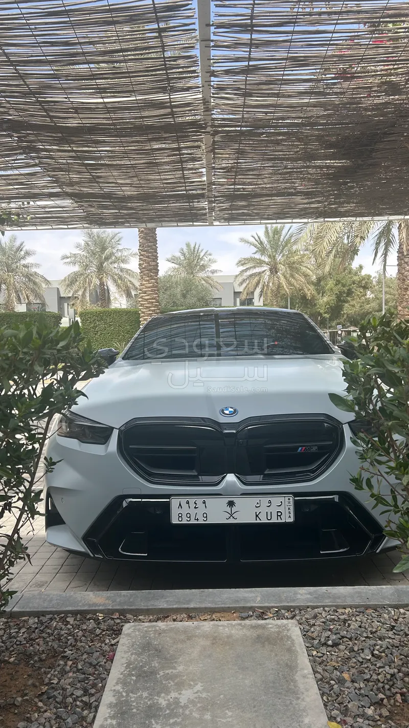 2025 بي ام دبليو الفئة ام إم 5