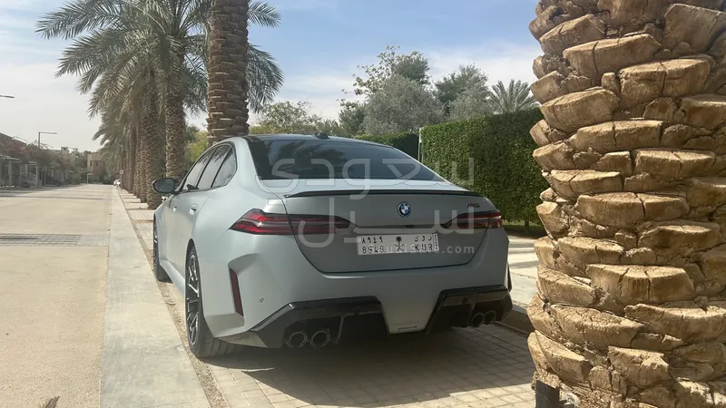 2025 بي ام دبليو الفئة ام إم 5