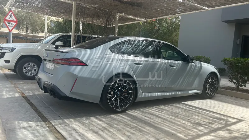 2025 بي ام دبليو الفئة ام إم 5