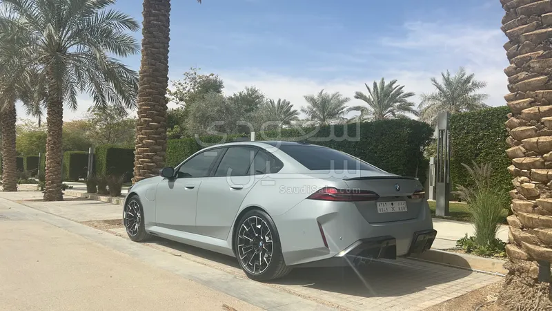 2025 بي ام دبليو الفئة ام إم 5