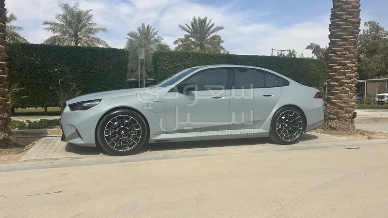 2025 بي ام دبليو الفئة ام إم 5