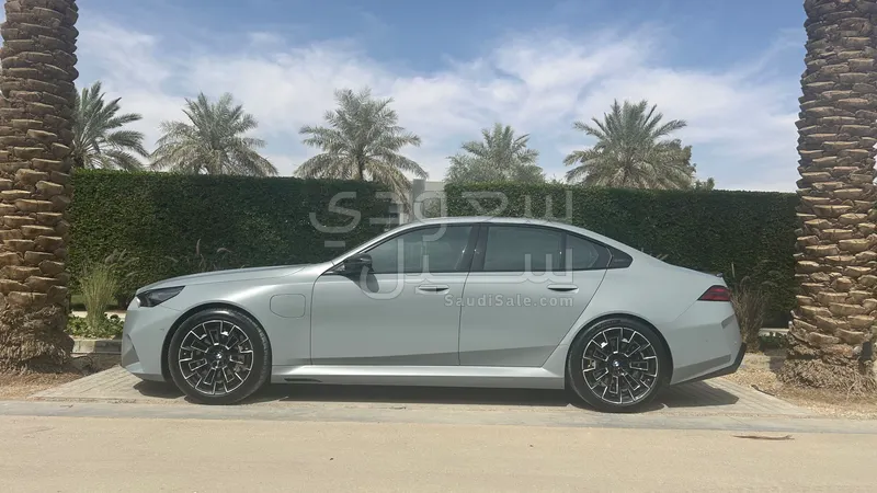 2025 بي ام دبليو الفئة ام إم 5