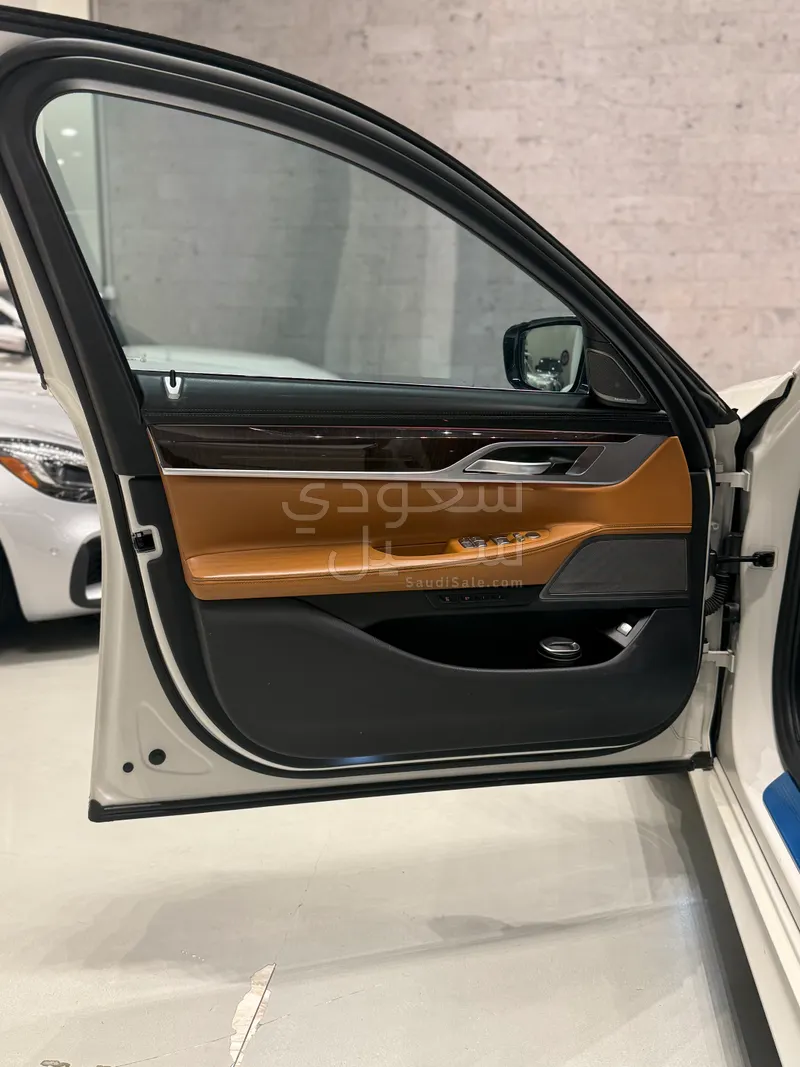 2020 بي ام دبليو الفئة السابعة 730 إل أي