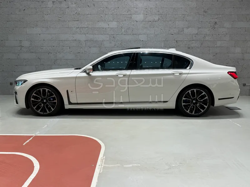 2020 بي ام دبليو الفئة السابعة 730 إل أي