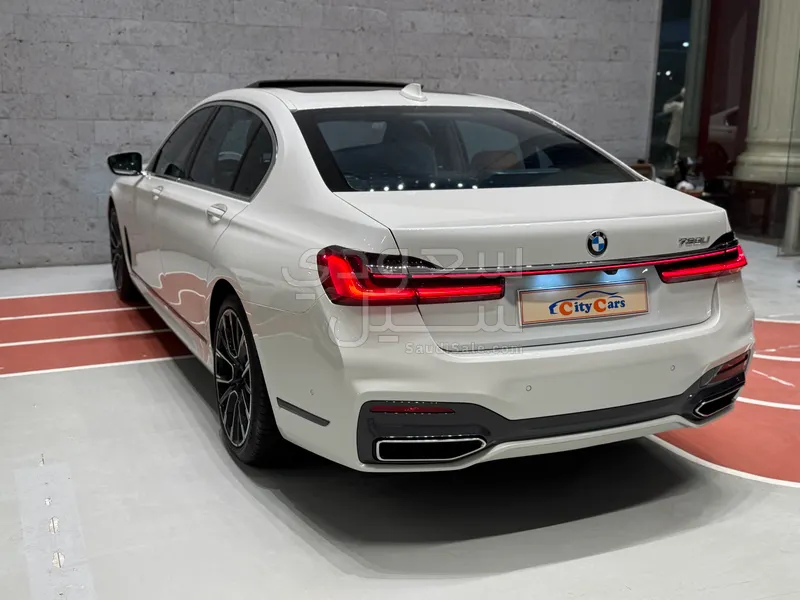 2020 بي ام دبليو الفئة السابعة 730 إل أي