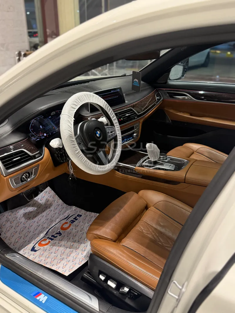 2020 بي ام دبليو الفئة السابعة 730 إل أي