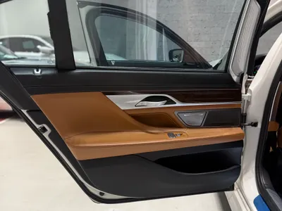 2020 بي ام دبليو الفئة السابعة 730 إل أي