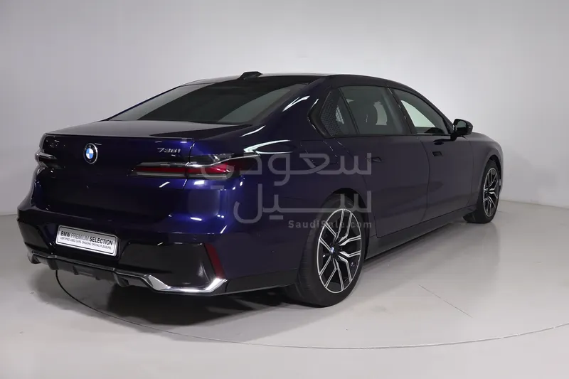 2025 بي ام دبليو الفئة السابعة 735أي