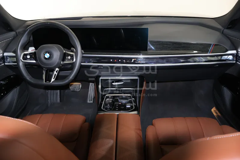 2025 بي ام دبليو الفئة السابعة 735أي