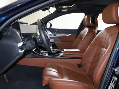 2025 بي ام دبليو الفئة السابعة 735أي