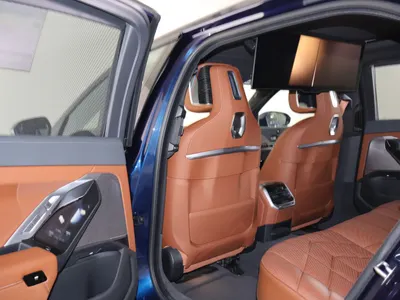 2025 بي ام دبليو الفئة السابعة 735أي