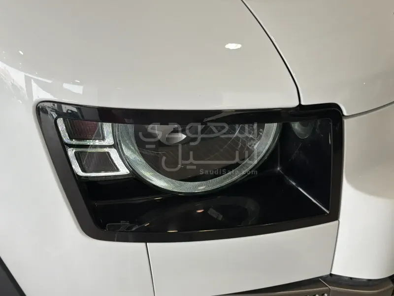 2025 لاند روفر ديفيندر 130 اكس