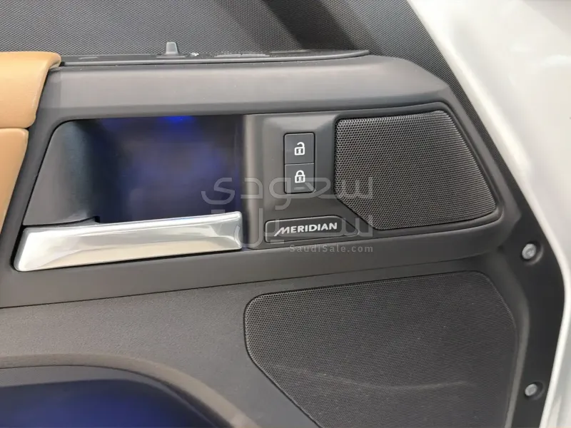 2025 لاند روفر ديفيندر 130 اكس