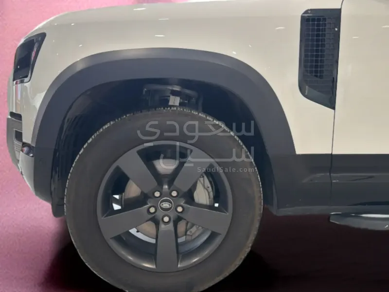 2025 لاند روفر ديفيندر 130 اكس