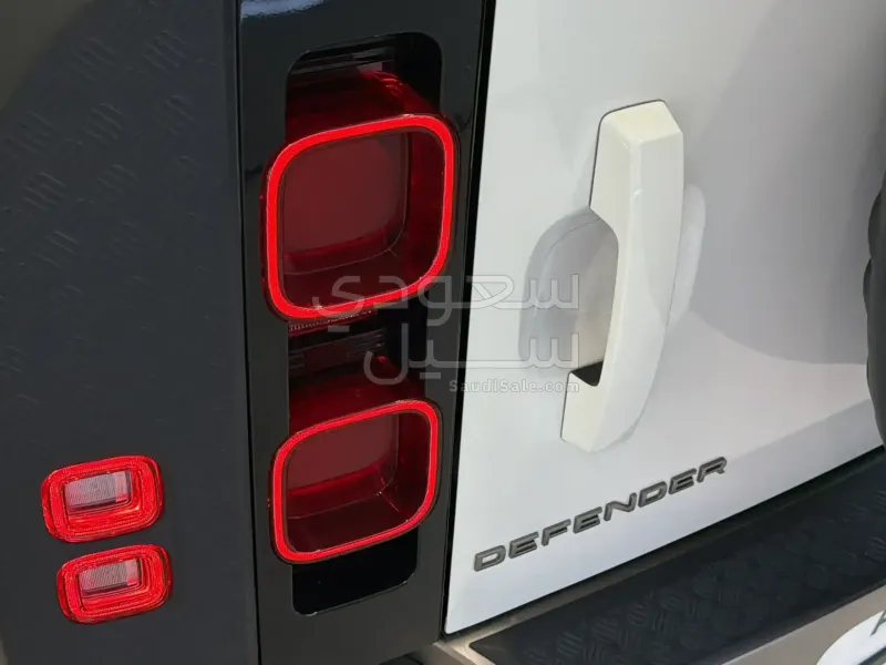 2025 لاند روفر ديفيندر 130 اكس