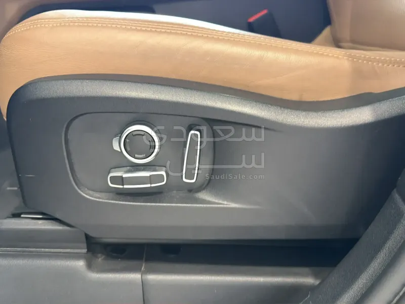 2025 لاند روفر ديفيندر 130 اكس