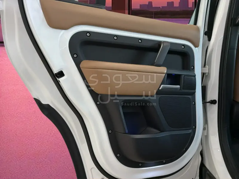 2025 لاند روفر ديفيندر 130 اكس