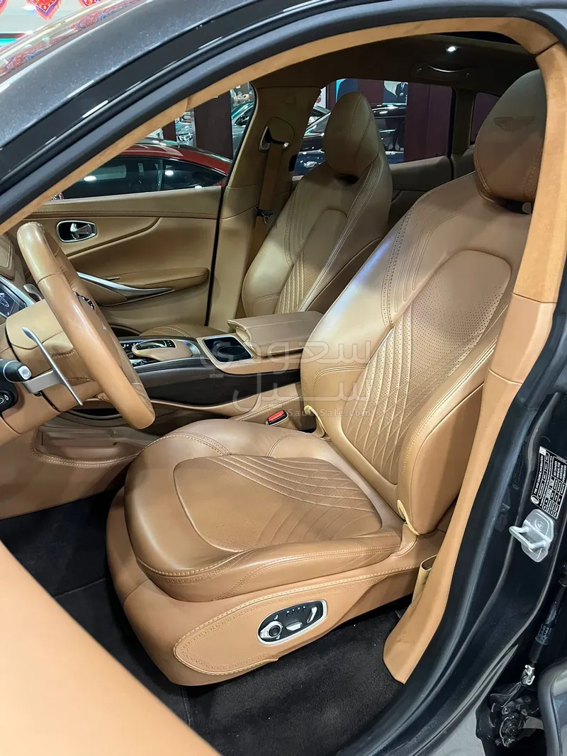 2021 استون مارتن دي بي اكس