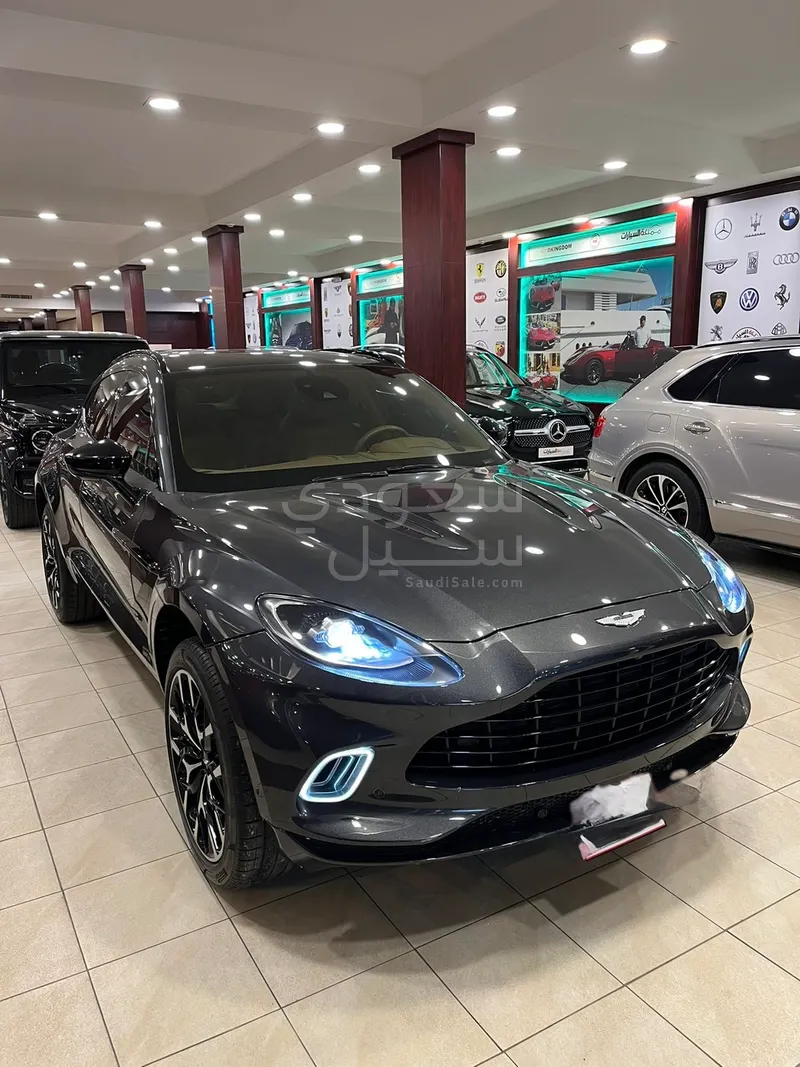 2021 استون مارتن دي بي اكس