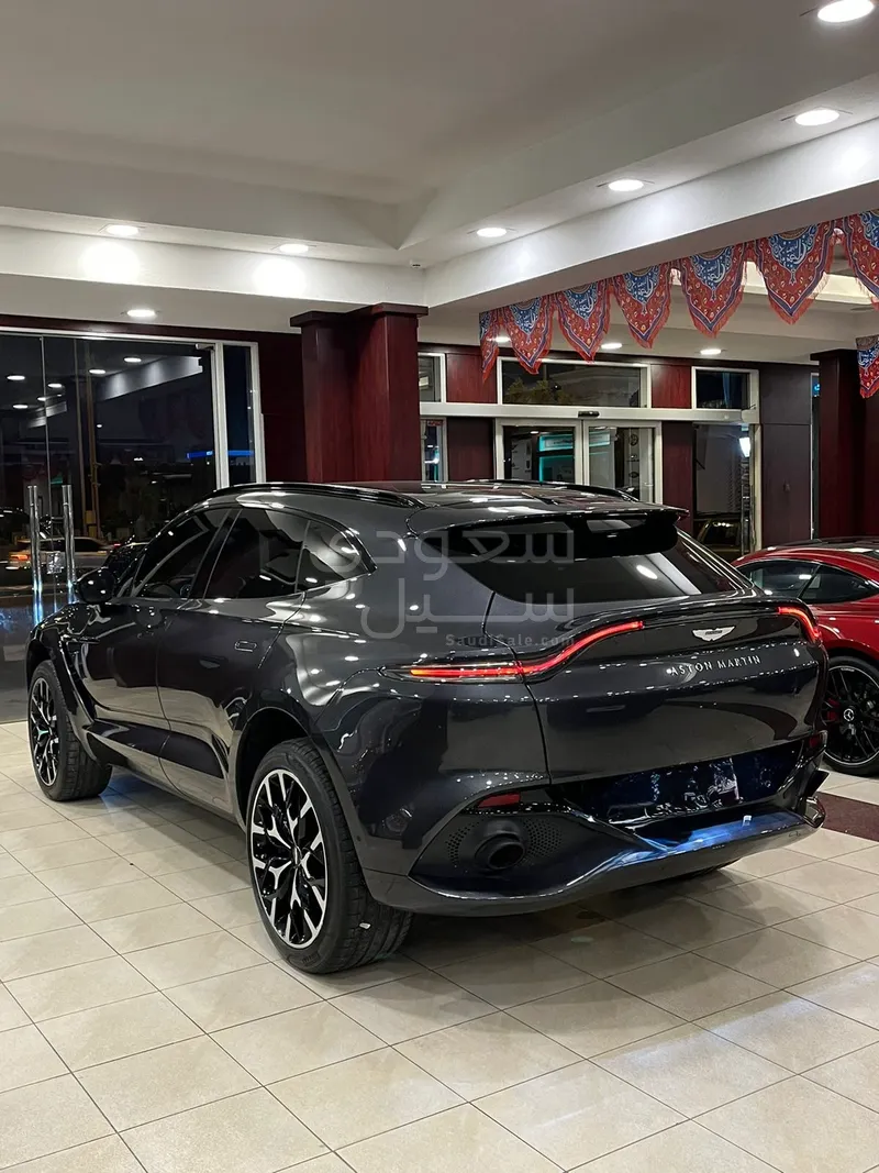 2021 استون مارتن دي بي اكس