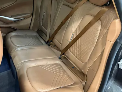 2021 استون مارتن دي بي اكس