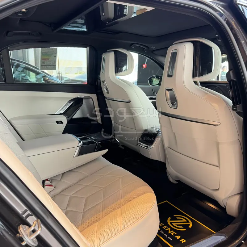 2026 بي ام دبليو الفئة السابعة 735أي