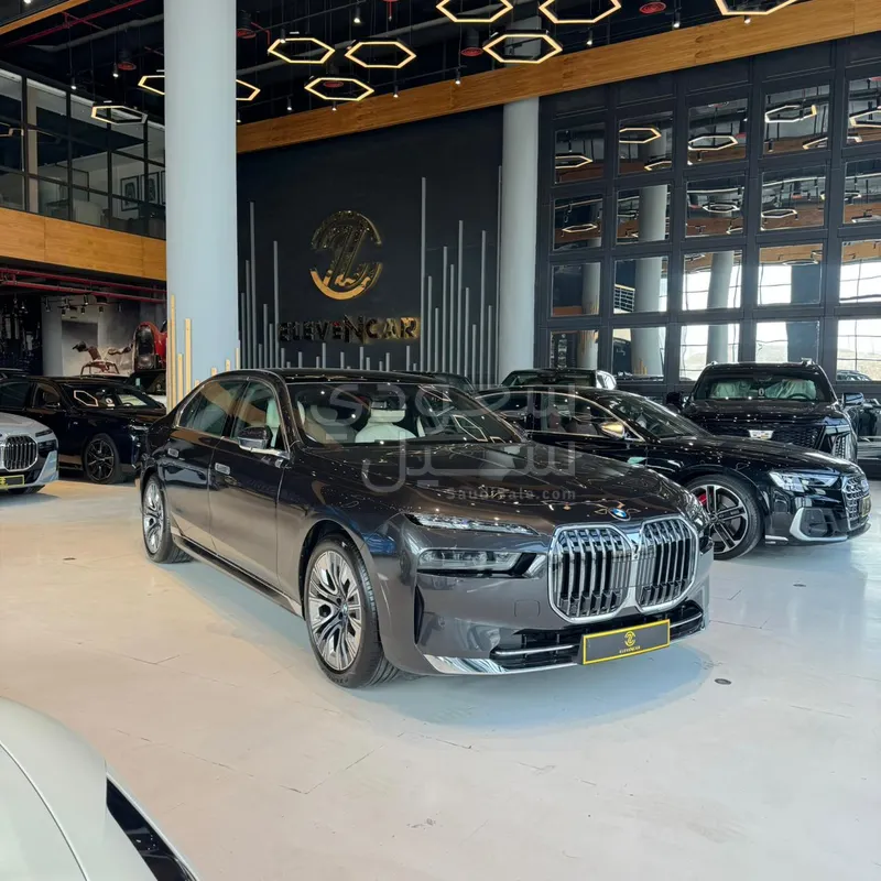 2026 بي ام دبليو الفئة السابعة 735أي