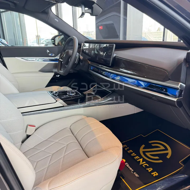 2026 بي ام دبليو الفئة السابعة 735أي