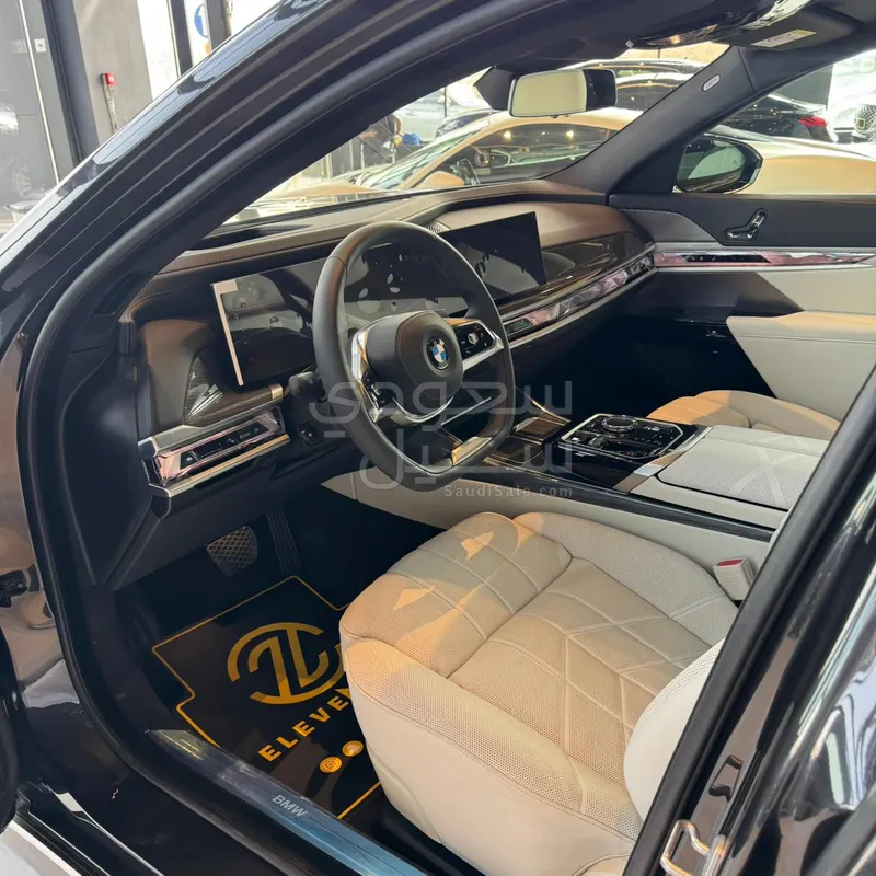 2026 بي ام دبليو الفئة السابعة 735أي