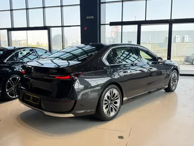 2026 بي ام دبليو الفئة السابعة 735أي