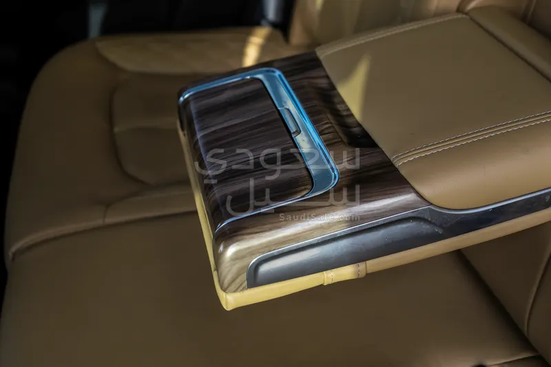 2020 ام جي ار اكس 8