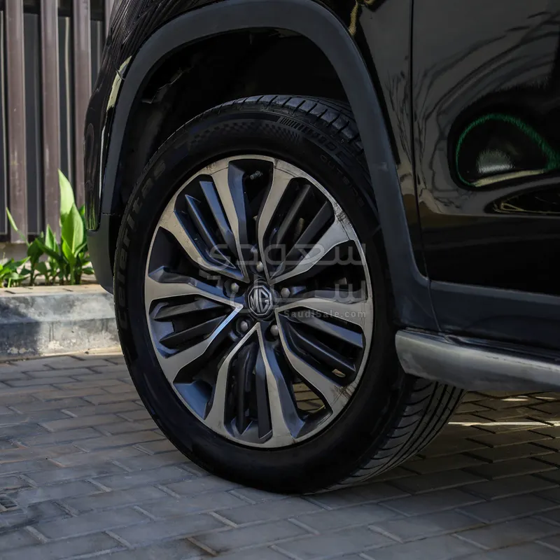 2020 ام جي ار اكس 8