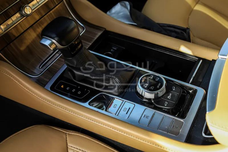 2020 ام جي ار اكس 8