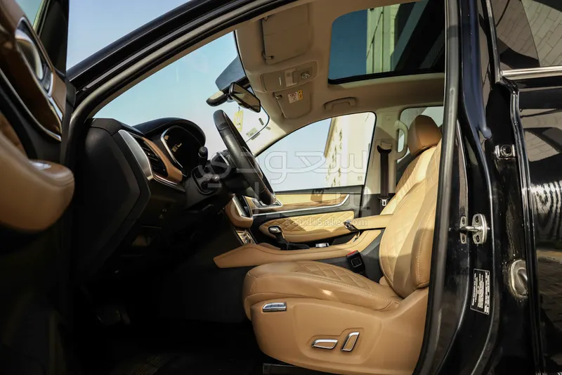 2020 ام جي ار اكس 8