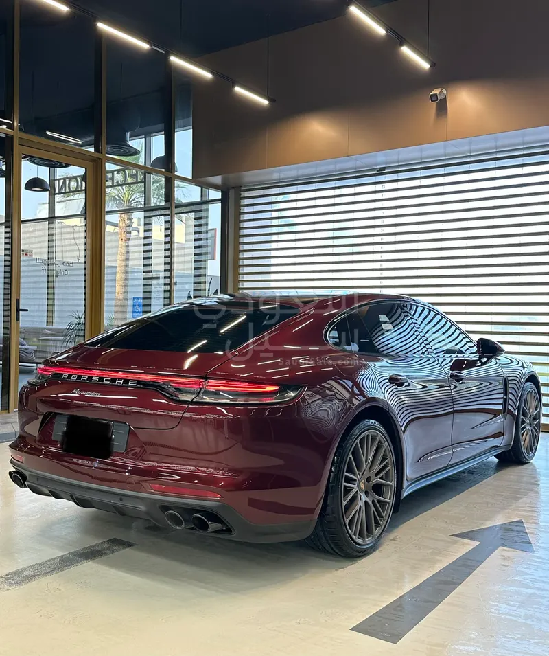 2022 بورش بانميرا بلاتنيوم اديشن