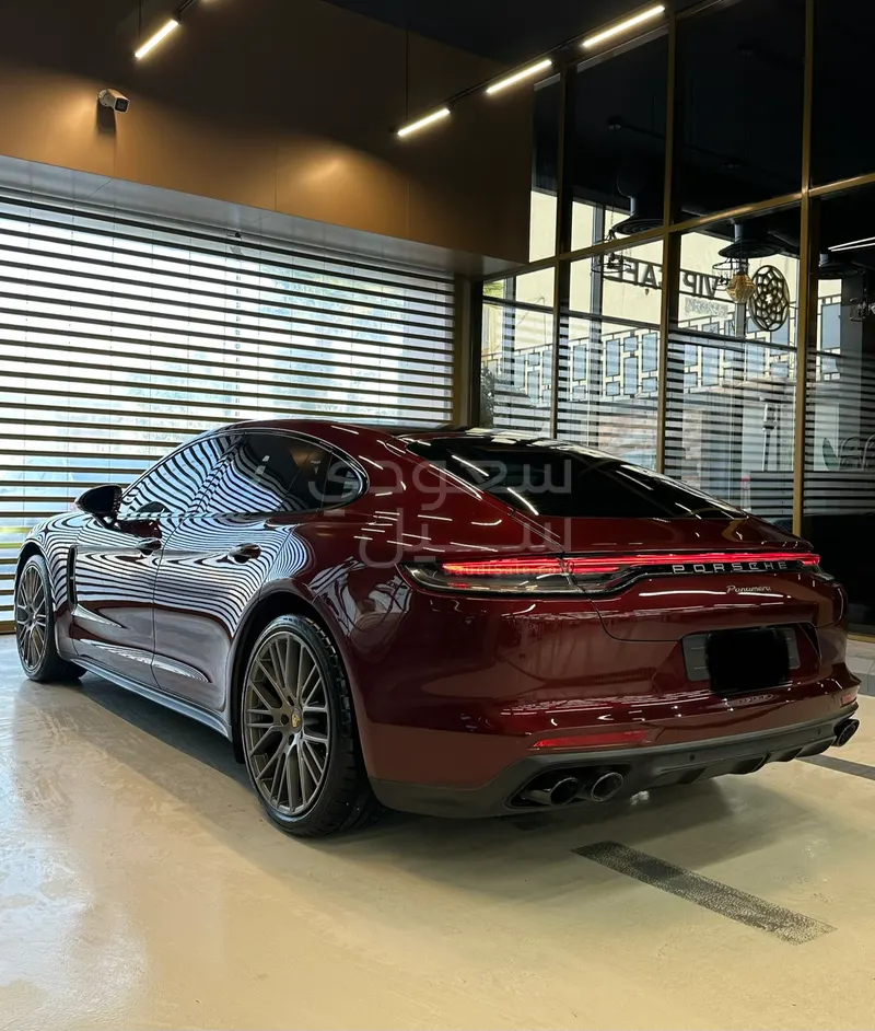 2022 بورش بانميرا بلاتنيوم اديشن