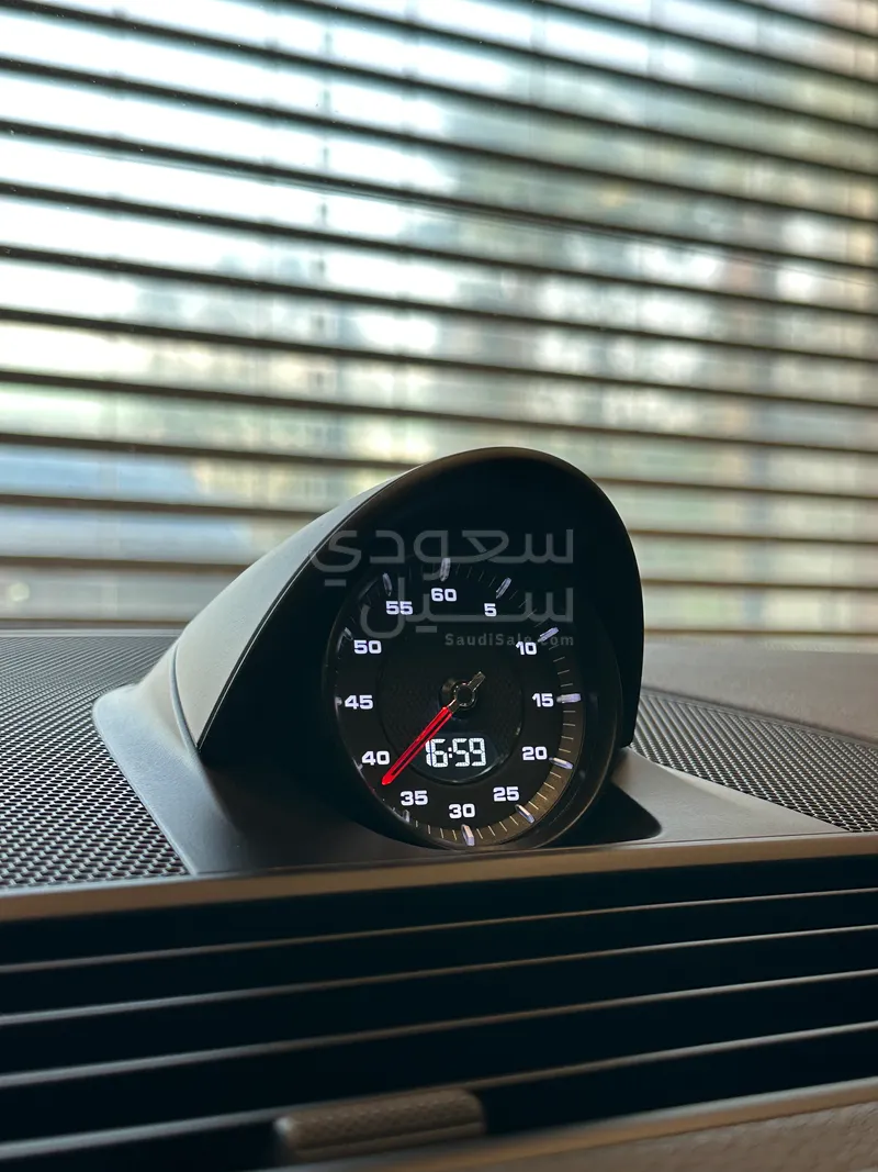 2022 بورش بانميرا بلاتنيوم اديشن