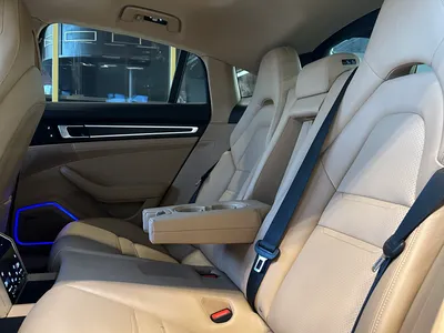 2022 بورش بانميرا بلاتنيوم اديشن