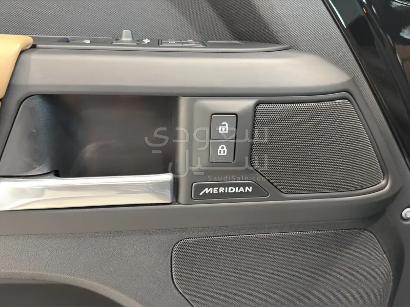 2025 لاند روفر ديفيندر 90