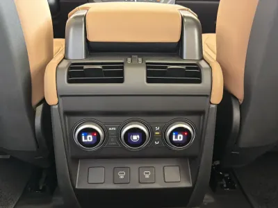 2025 لاند روفر ديفيندر 90