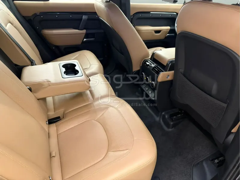 2025 لاند روفر ديفيندر اكس 110